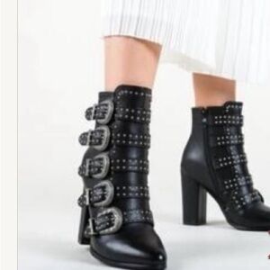 STEVEN MADDEN COMET Black Leather Multi Buckle Ankle Boots Size 7.5